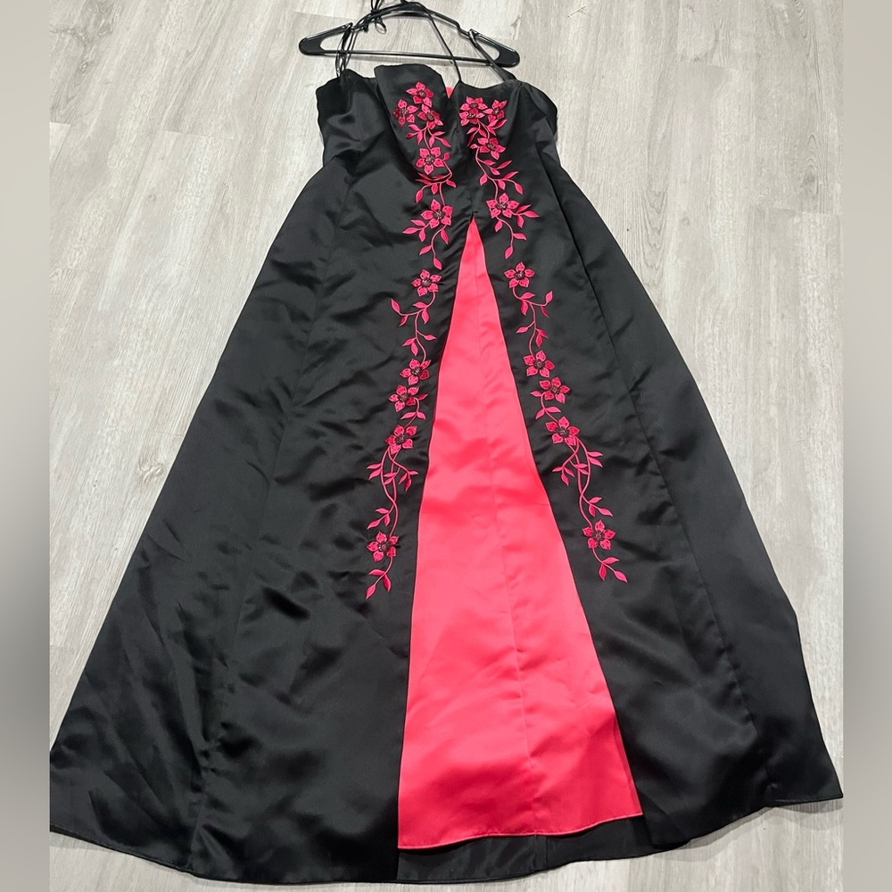 Size 17/18 straplesss dress